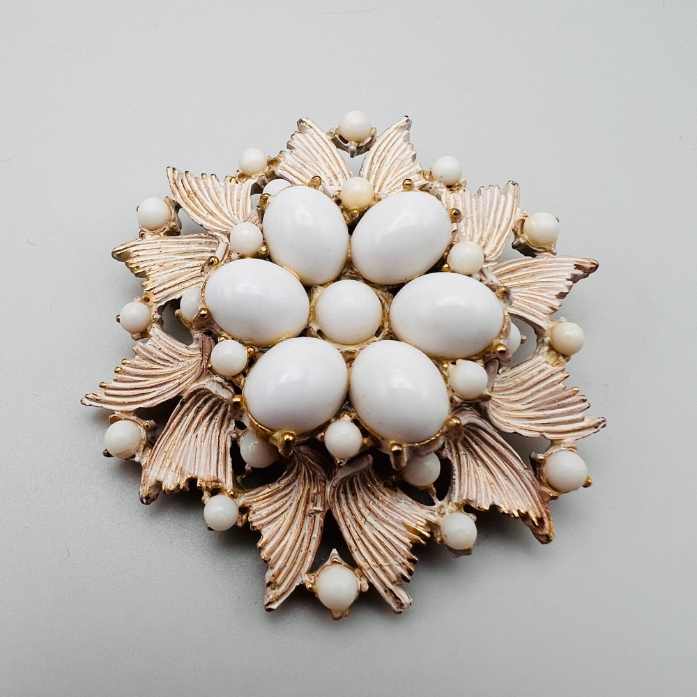 Vintage D'arne Brooch White Cabochon Gold Tone Starburst Floral Enamel Pin